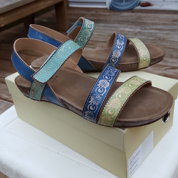 Spring Step Shoes - NIB womens Spring Step sandals 39 = 8.5 - 9